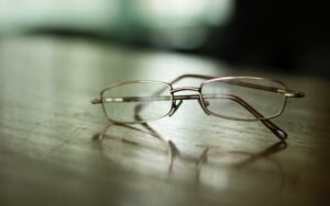 Jak dbać o wzrok zmęczone oczy Zorganizowani