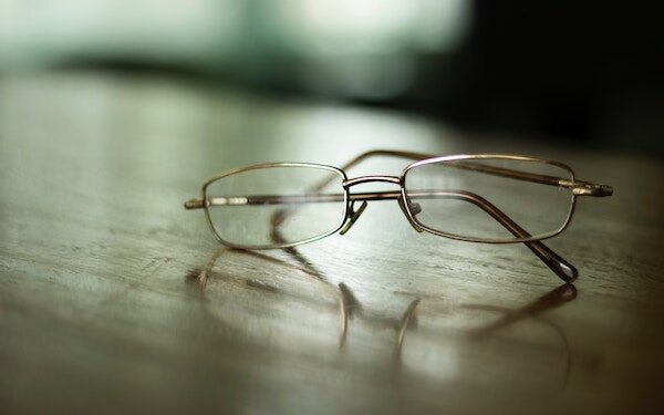 Jak dbać o wzrok zmęczone oczy Zorganizowani