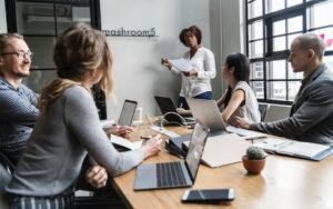 Jak organizować bardziej efektywne spotkania - agenda spotkania i minutki ze spotkan